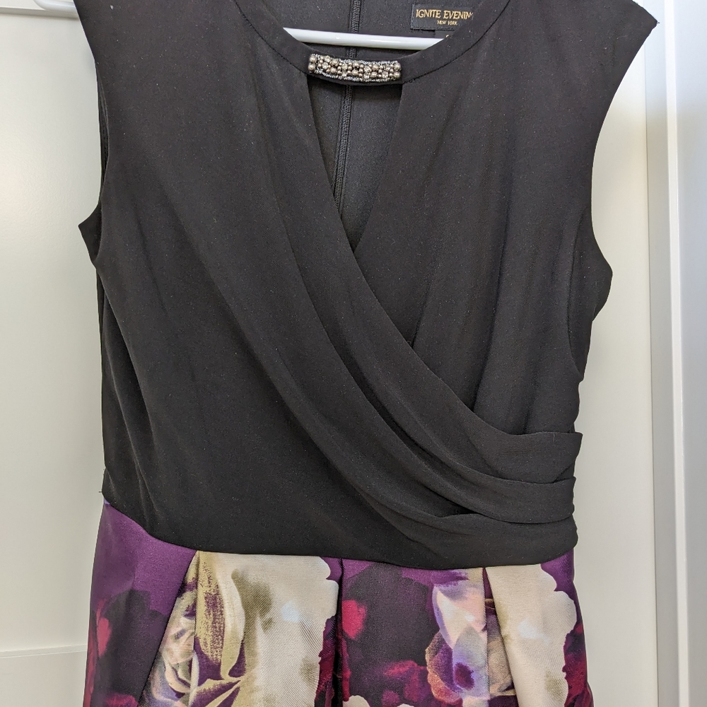 Floral and black dress with pockets - Picture 2 of 5